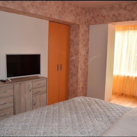 Central Apartment 4 Rooms Brasov Exterior photo